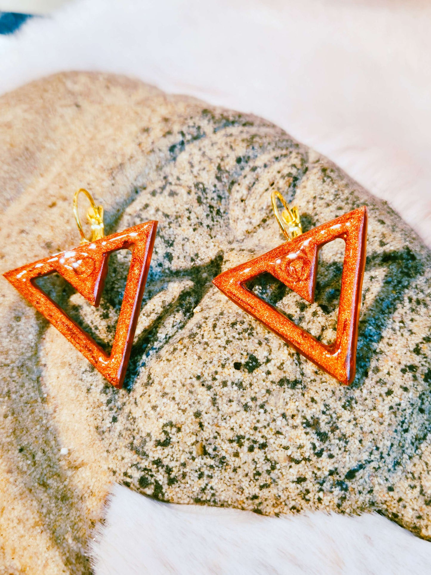 648.Boucles d'oreilles " V comme victoire"