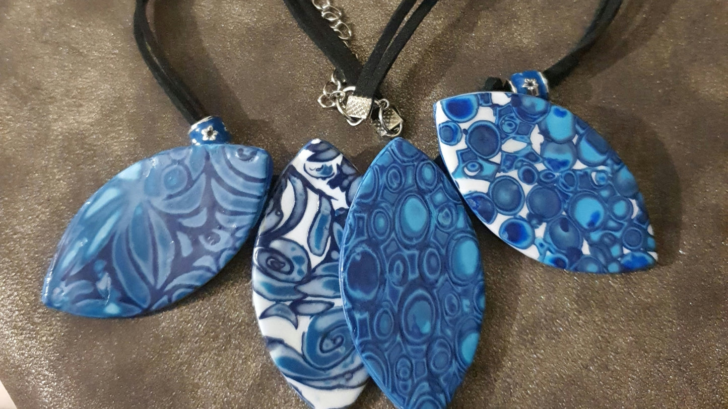 30. Collier" Couleur océans :