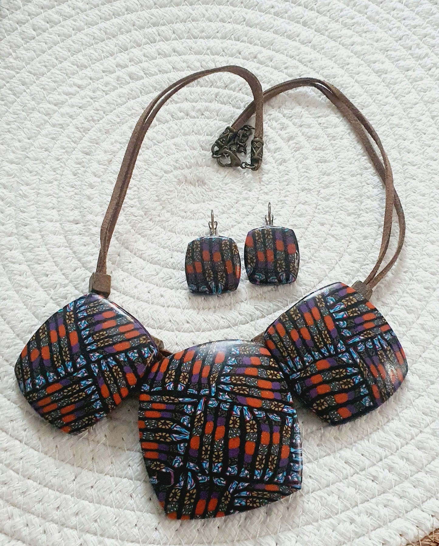 102/ Parure: "3 ilets"