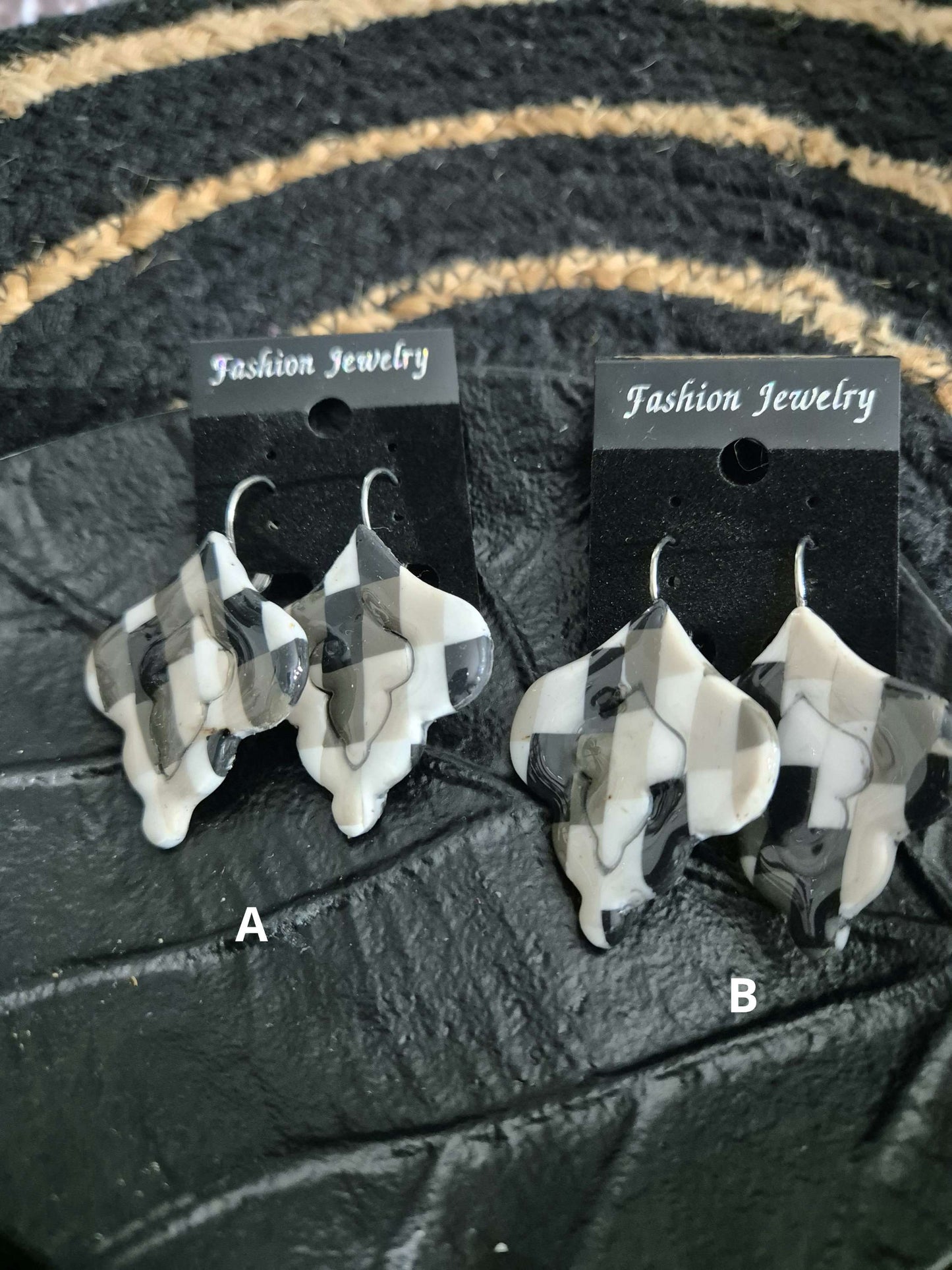 599. Boucles d'oreilles "As de carreaux"