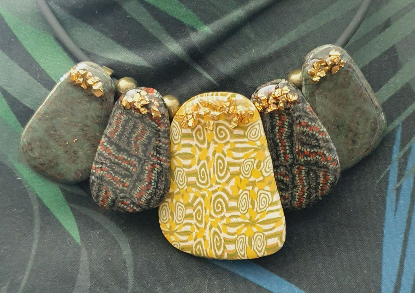 490.Parure "Mimosas "