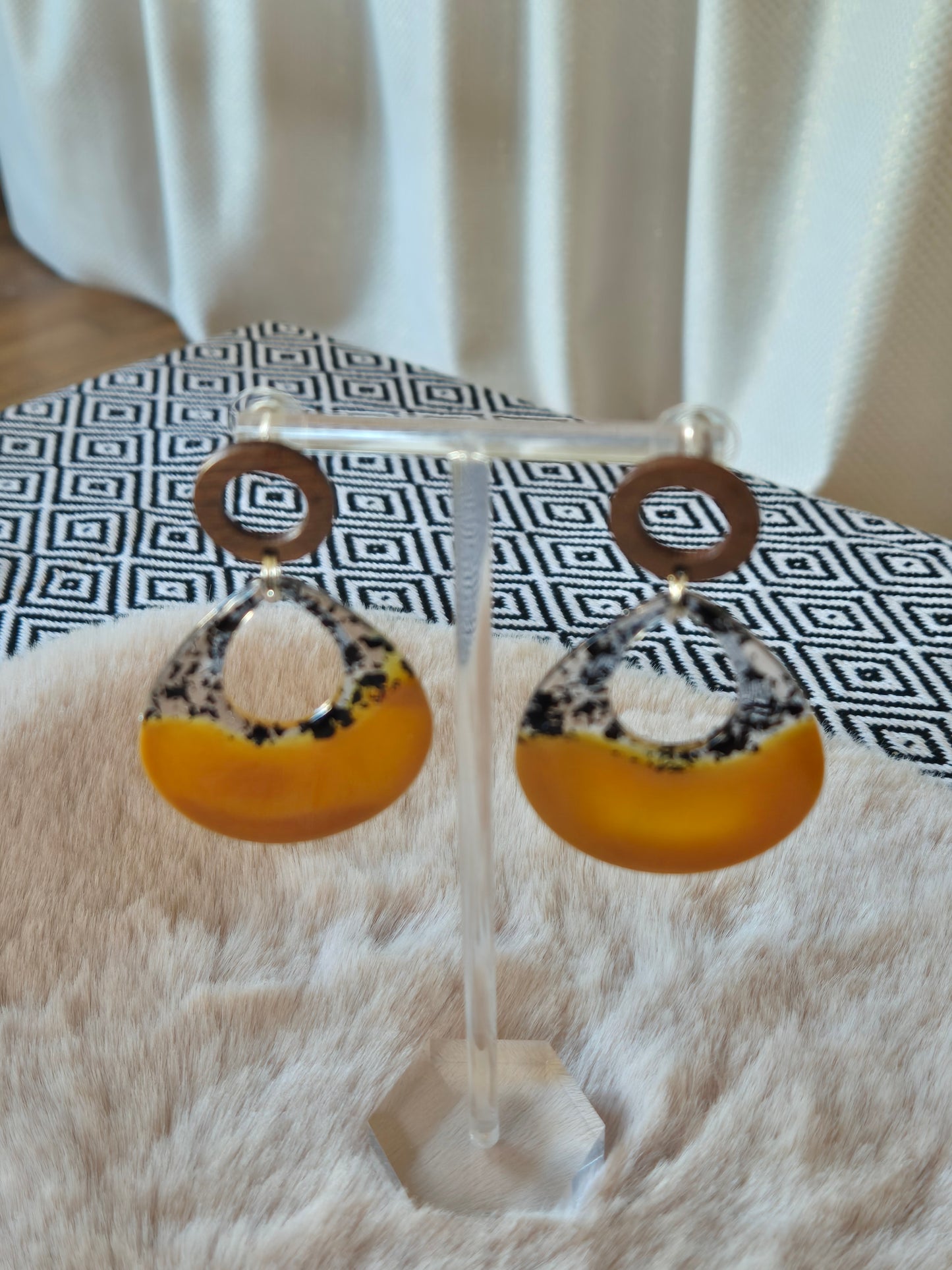 709.Boucles d'oreilles " Couleur moutarde "