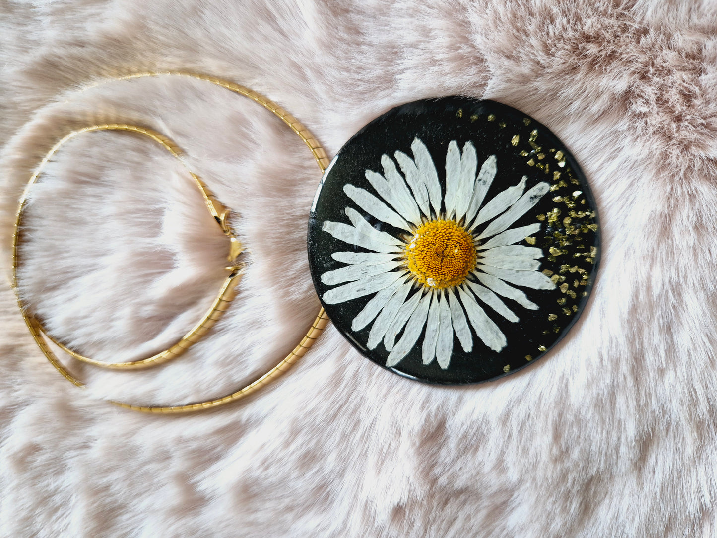 670. Collier " Marguerite "