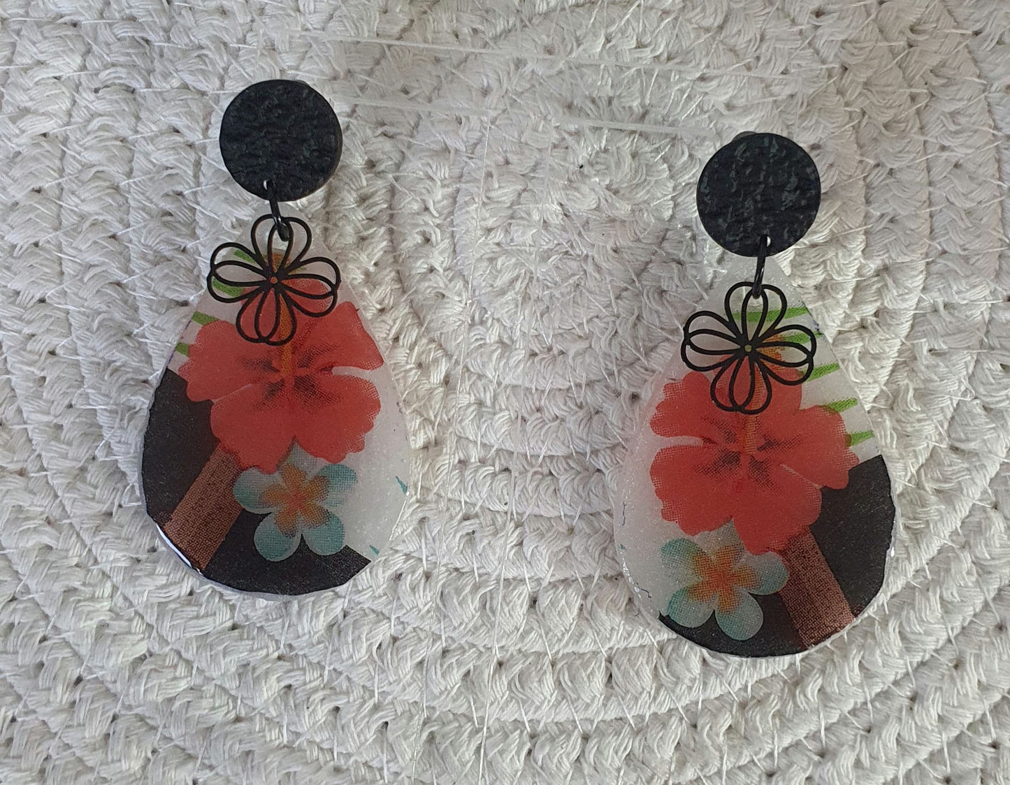 546. Boucles d'oreilles"Hibiscus"