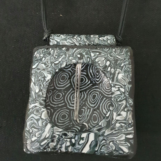 33. Collier "Sautoir la  cage"