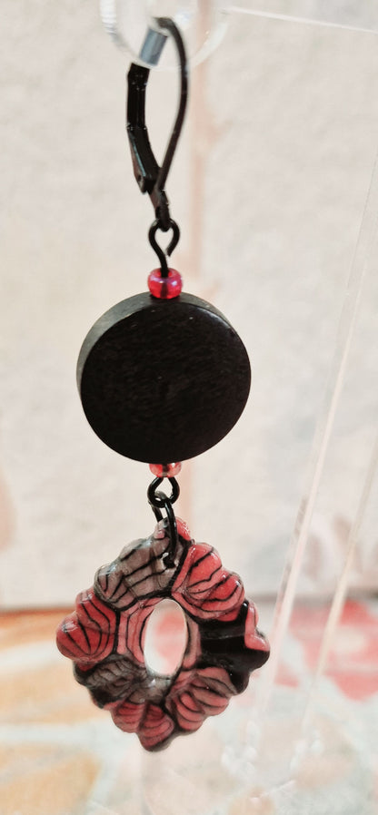 656. Boucles d'oreilles" Rouge et Noir"