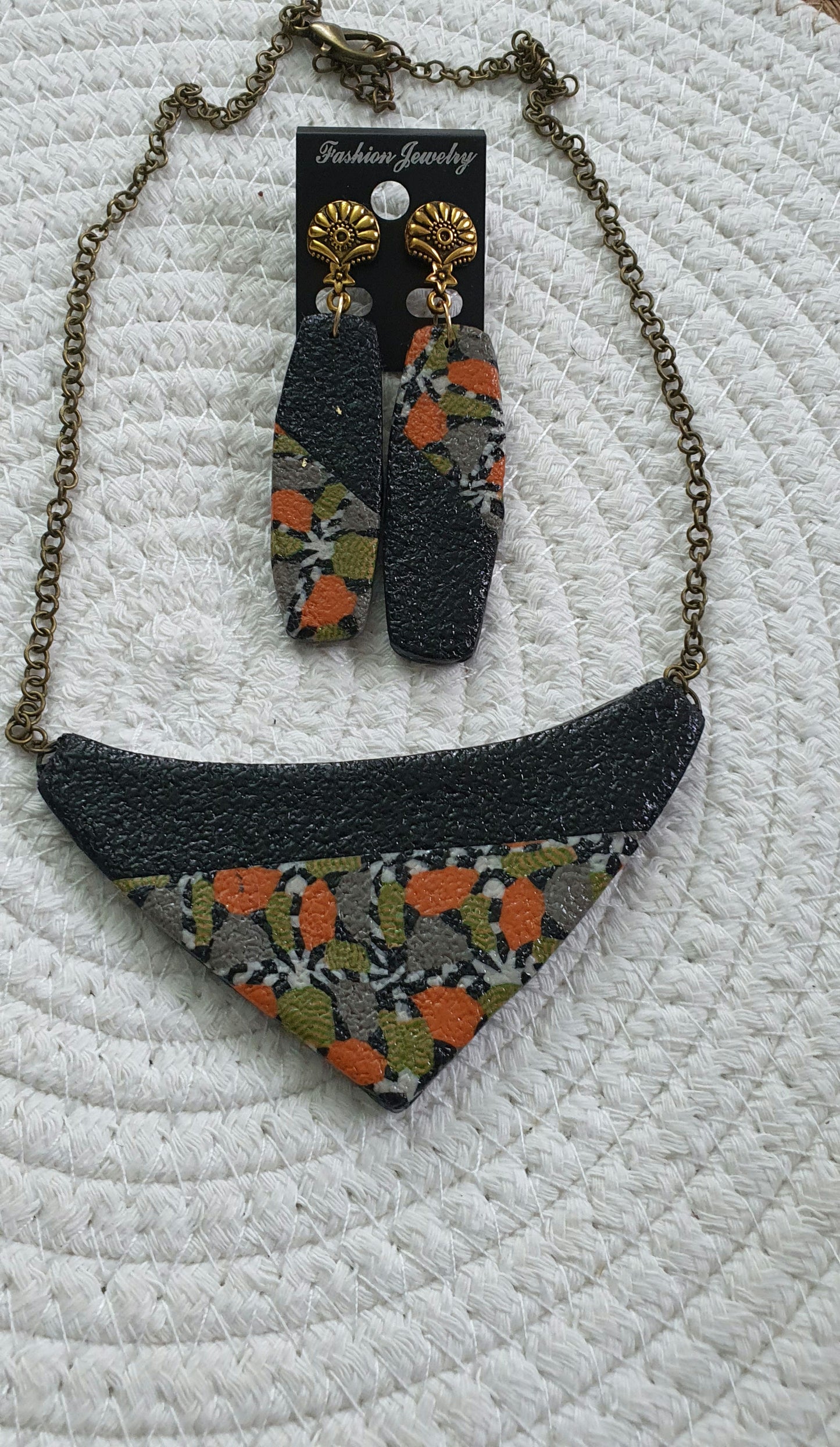 513.parure "Pétales colorées"