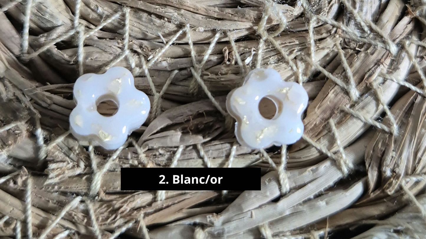 621. Perles de petites fleurs