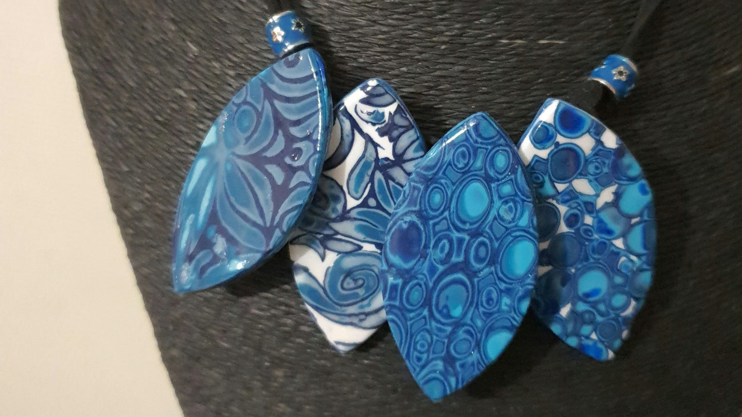 30. Collier" Couleur océans :