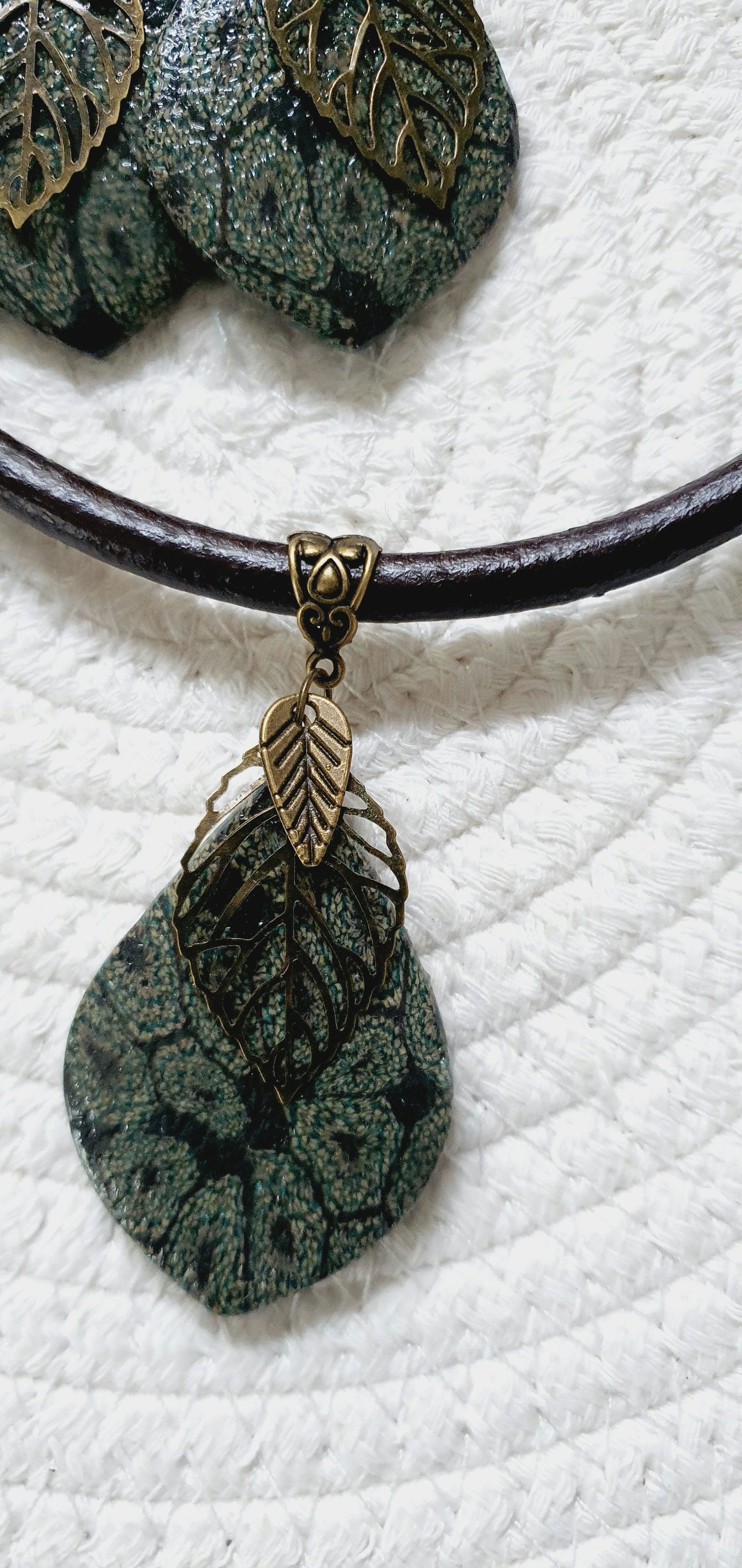 504.parure "Feuilles "