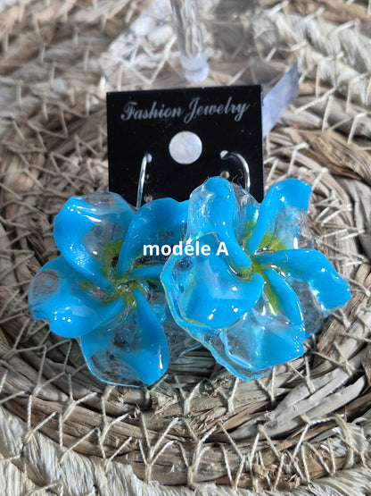 624. Boucles d'oreilles :fleurs de tiaré: