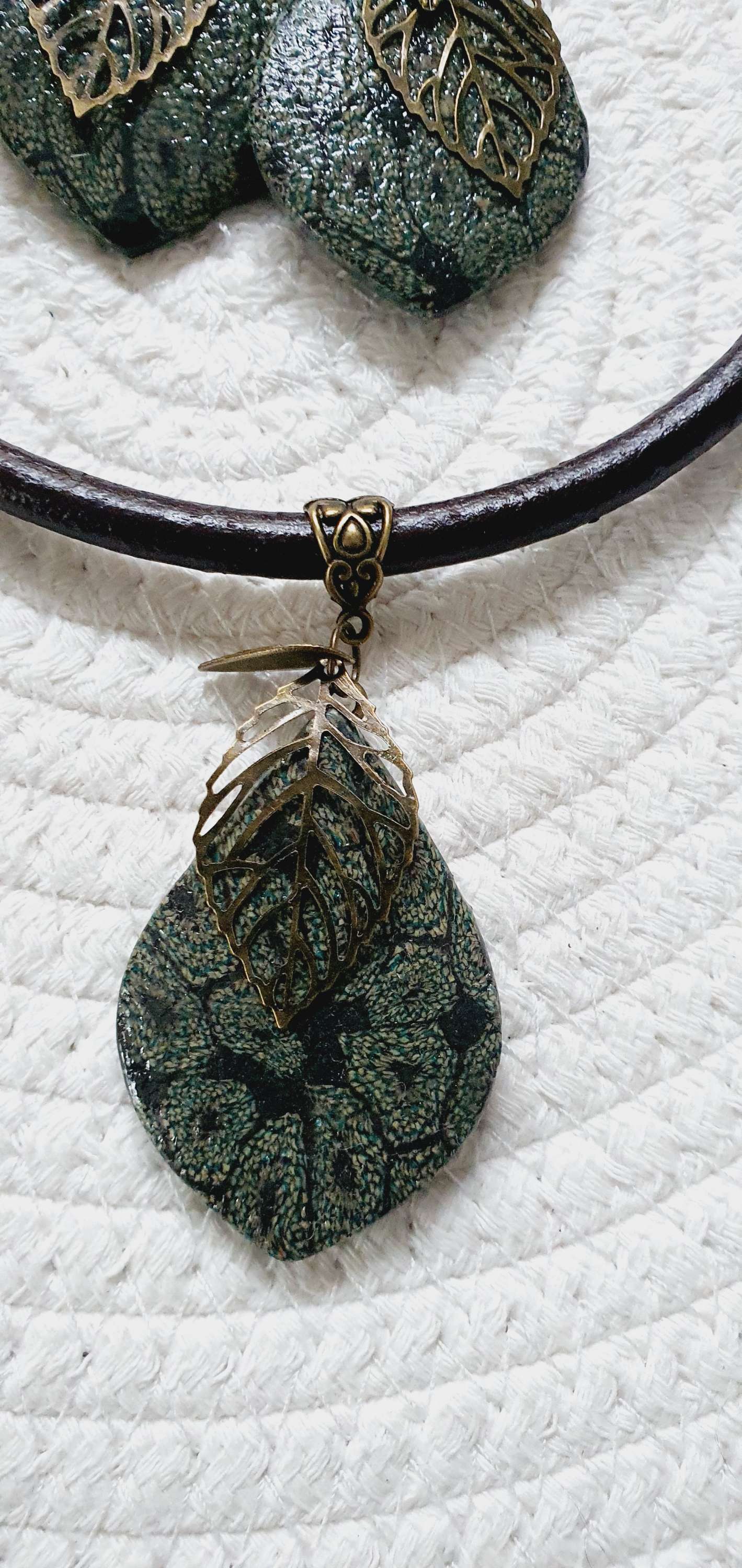 504.parure "Feuilles "