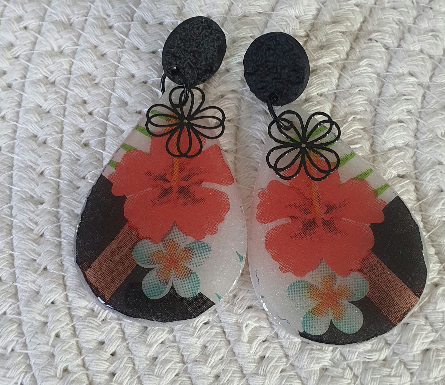 546. Boucles d'oreilles"Hibiscus"