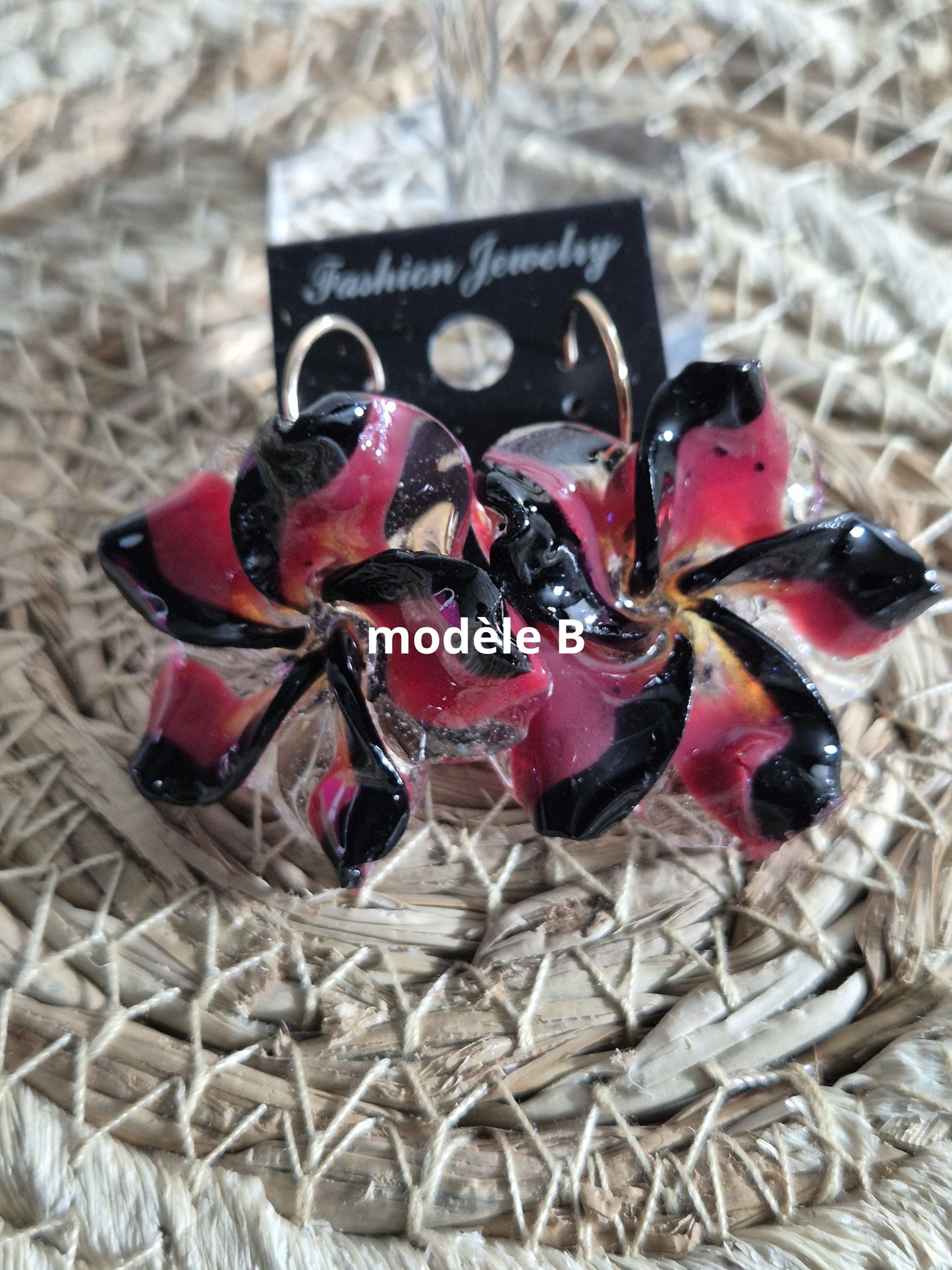 624. Boucles d'oreilles :fleurs de tiaré: