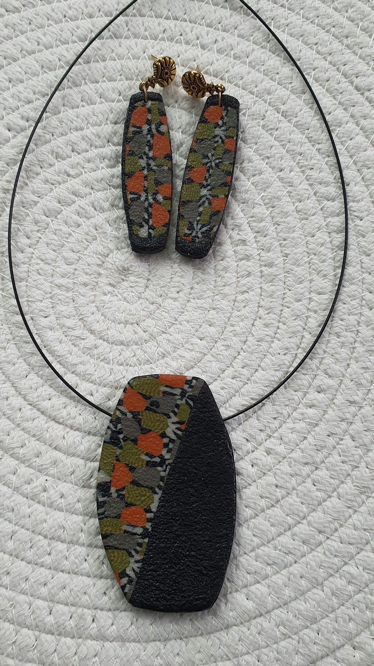 512. Parure" Pétales colorées"