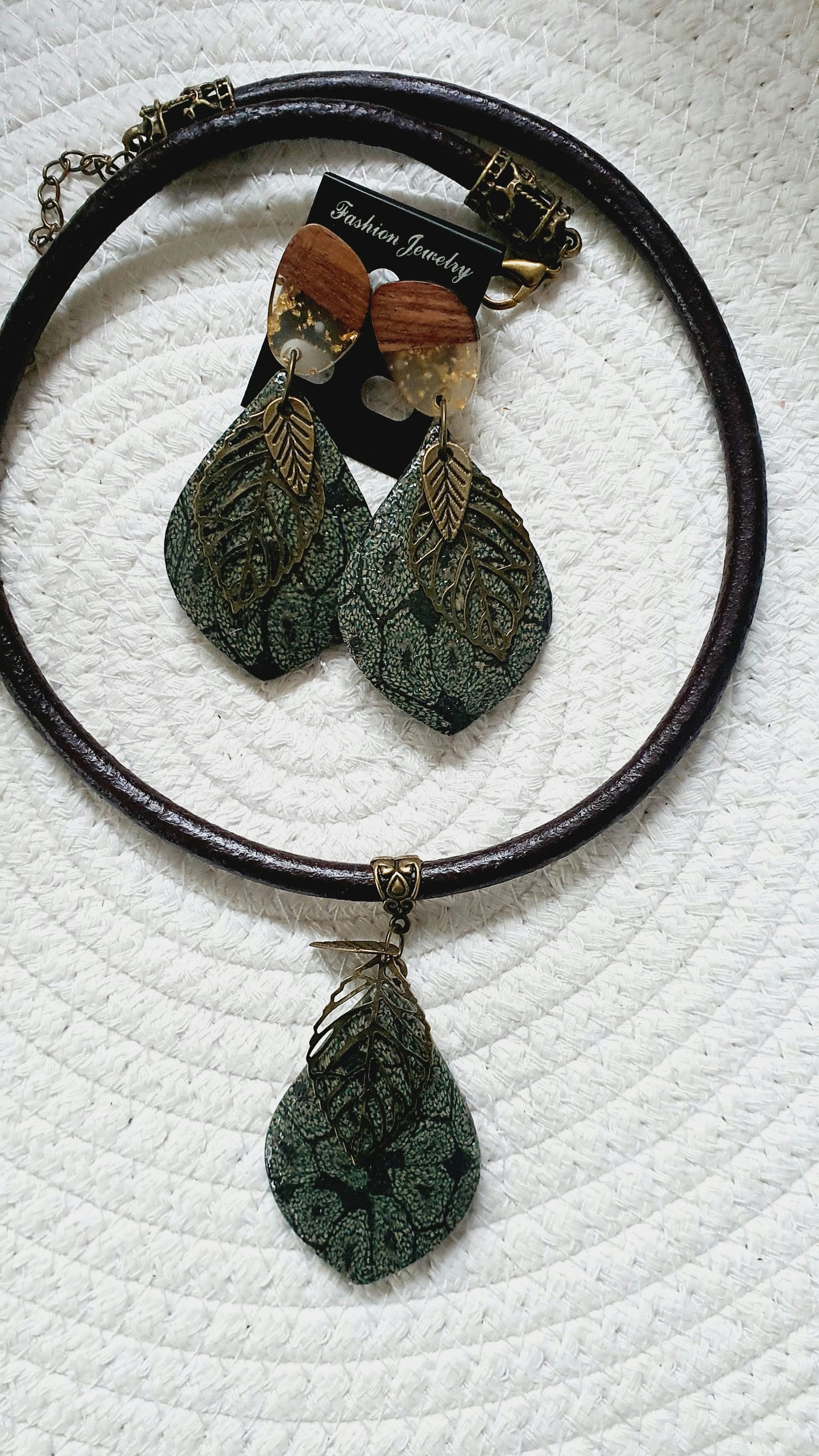 504.parure "Feuilles "