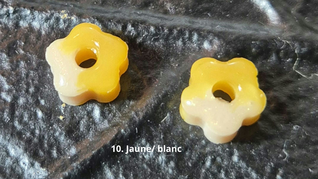 621. Perles de petites fleurs