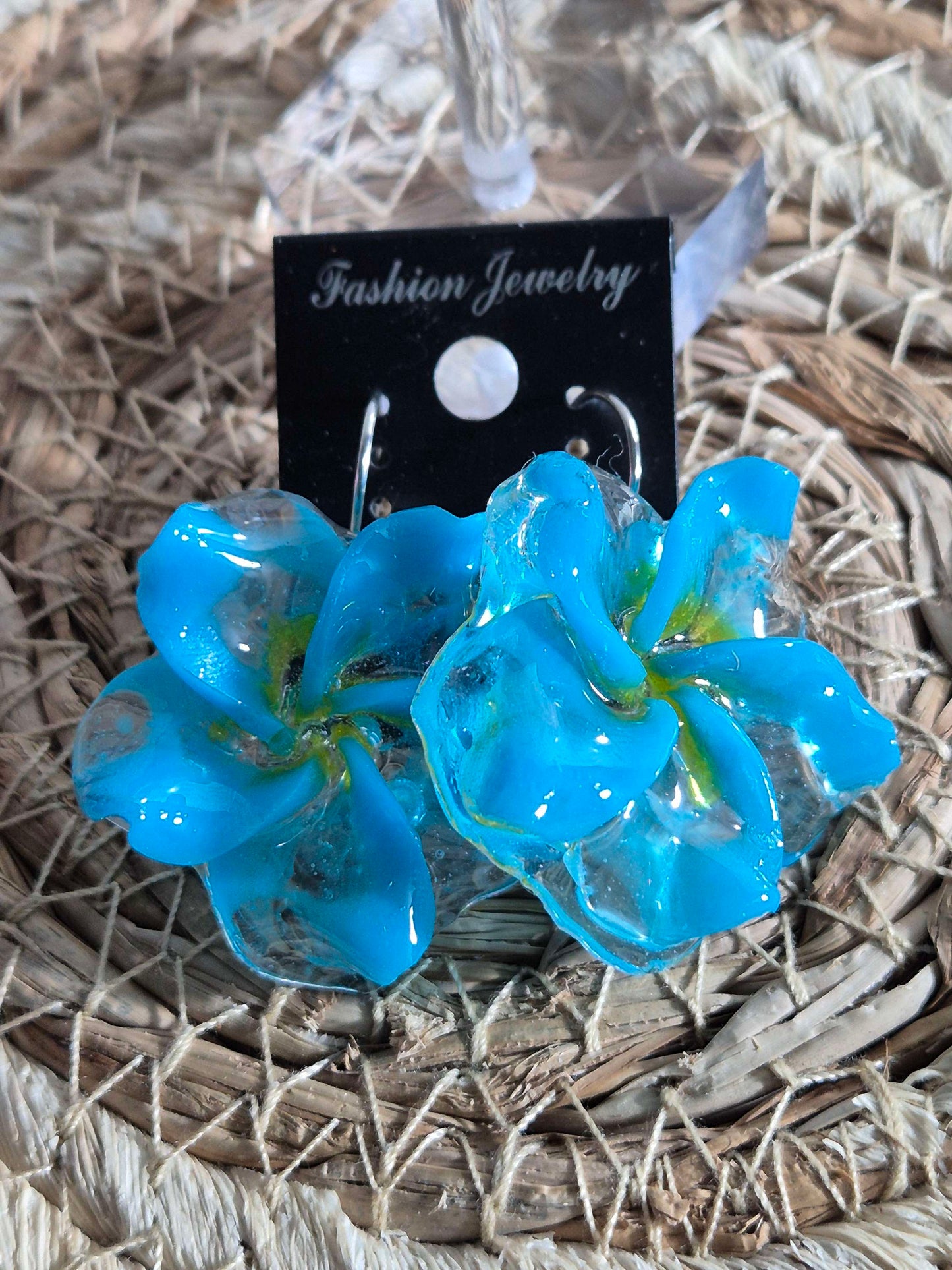 624. Boucles d'oreilles :fleurs de tiaré: