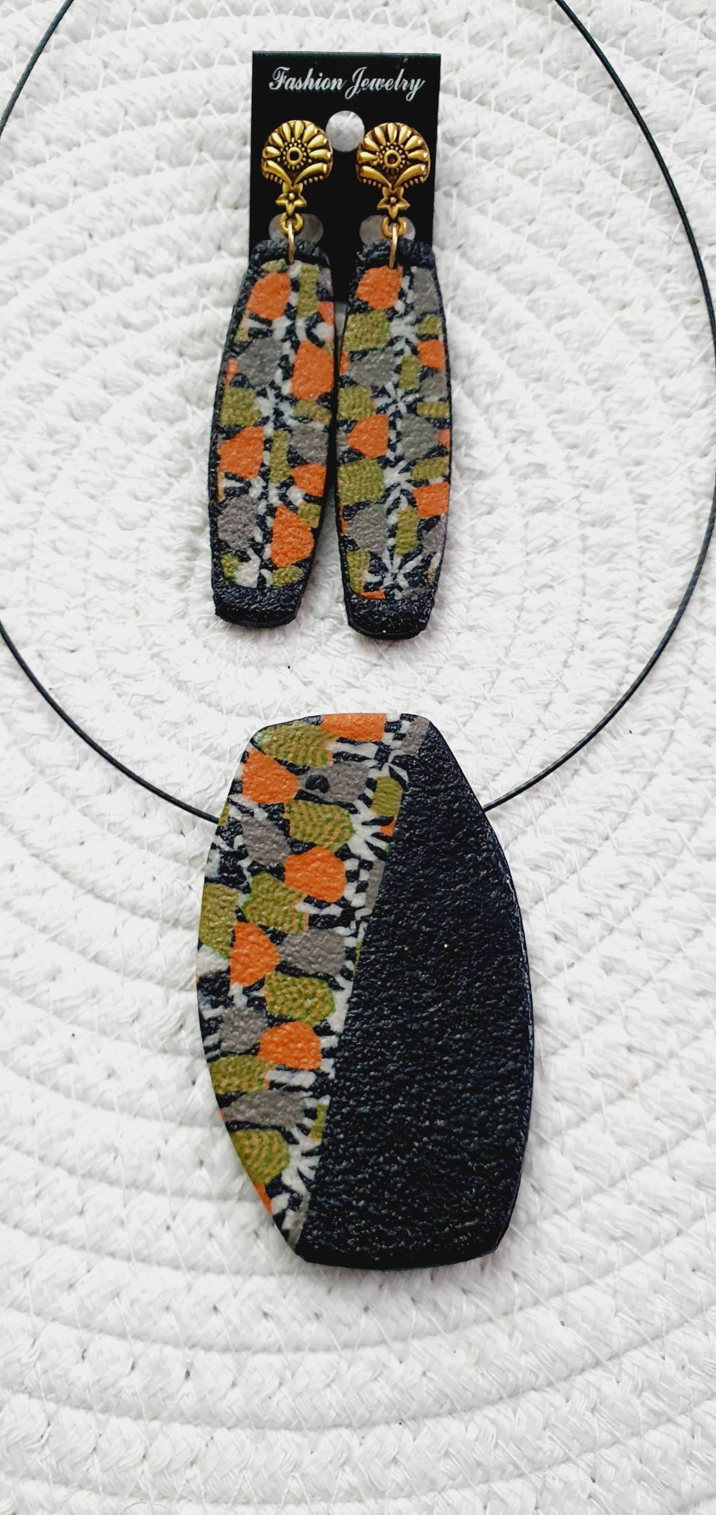 512. Parure" Pétales colorées"