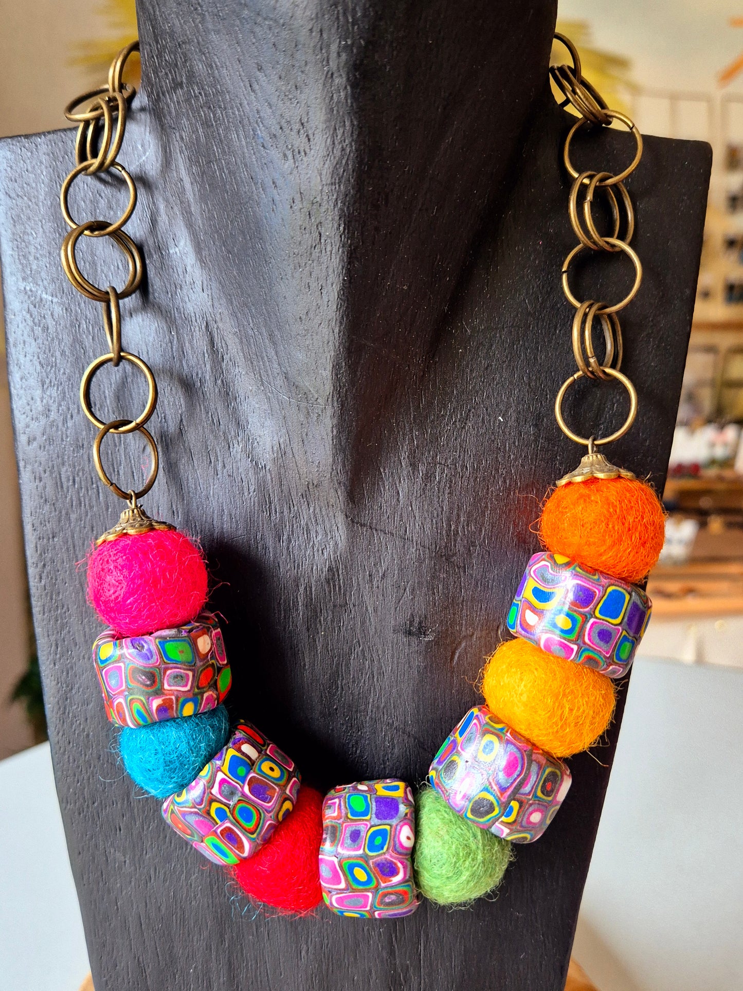 25. Collier" Boules de glace"