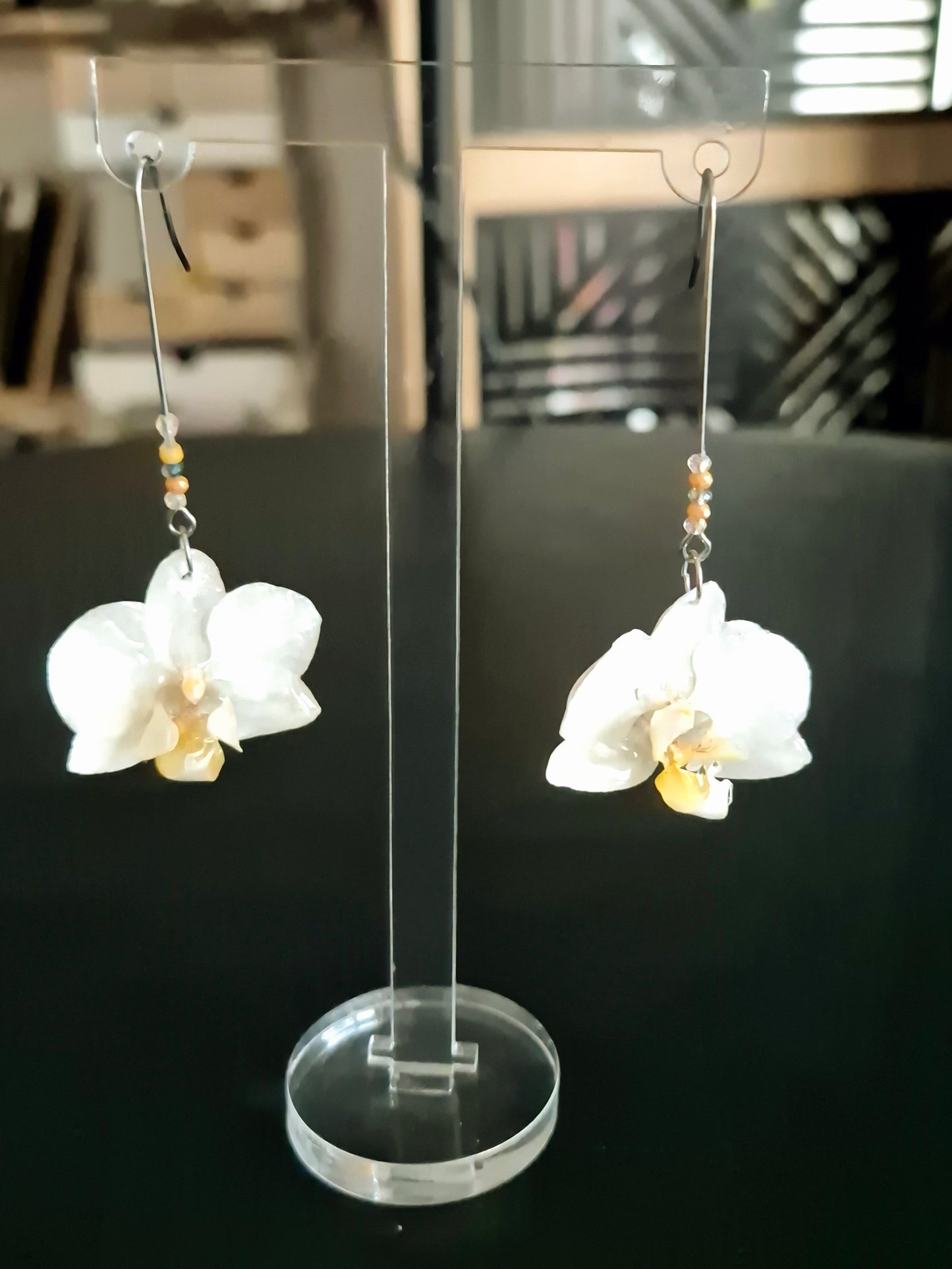 730. Boucles d'oreilles " Les Orchidées blanches"
