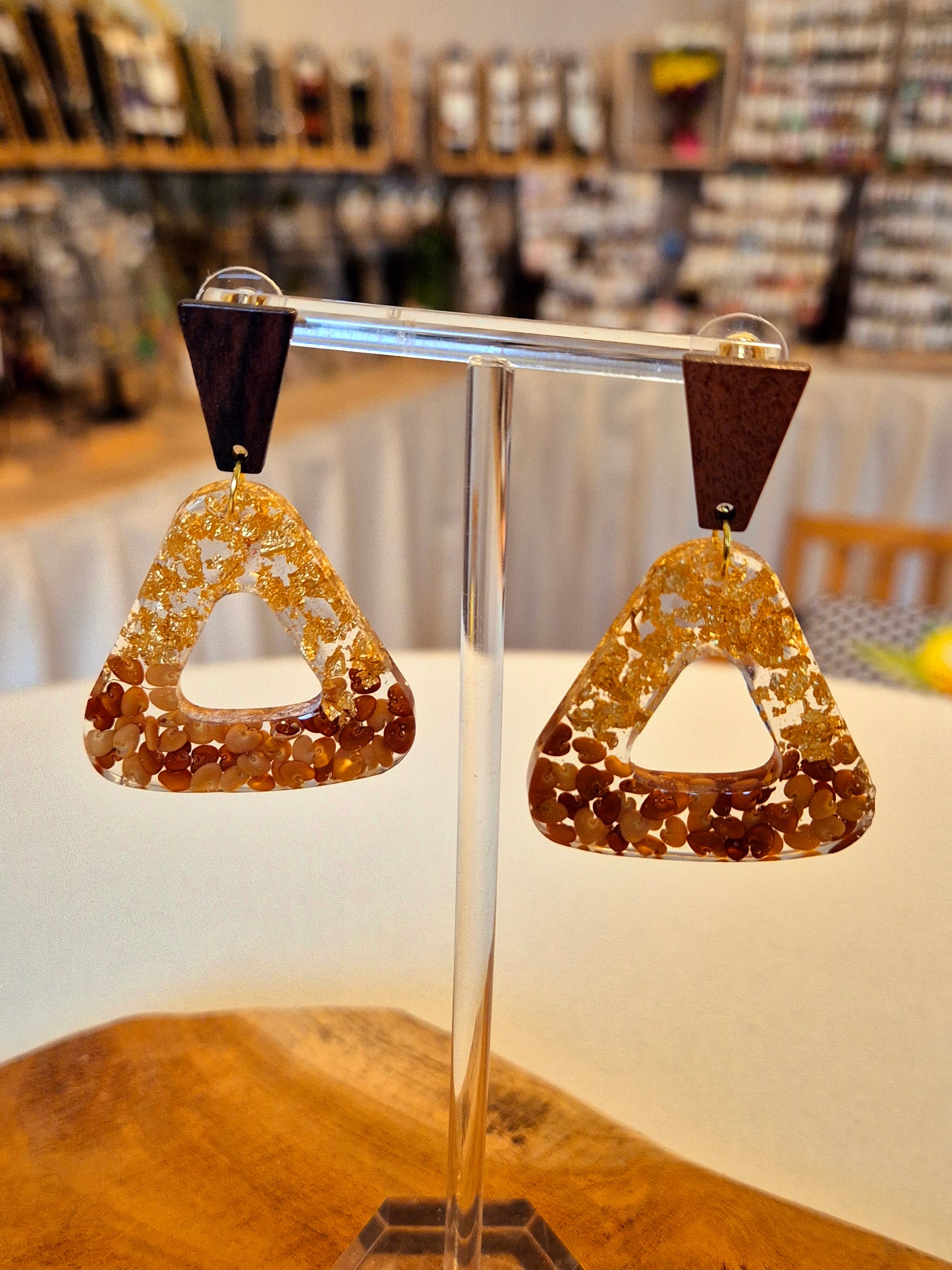 714. " Jeux de triangles "