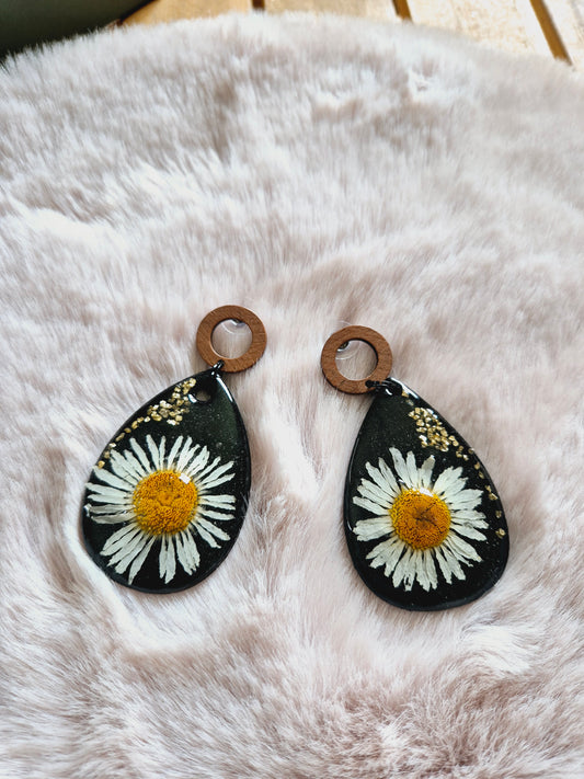 669.Boucles d'oreilles "Marguerites"