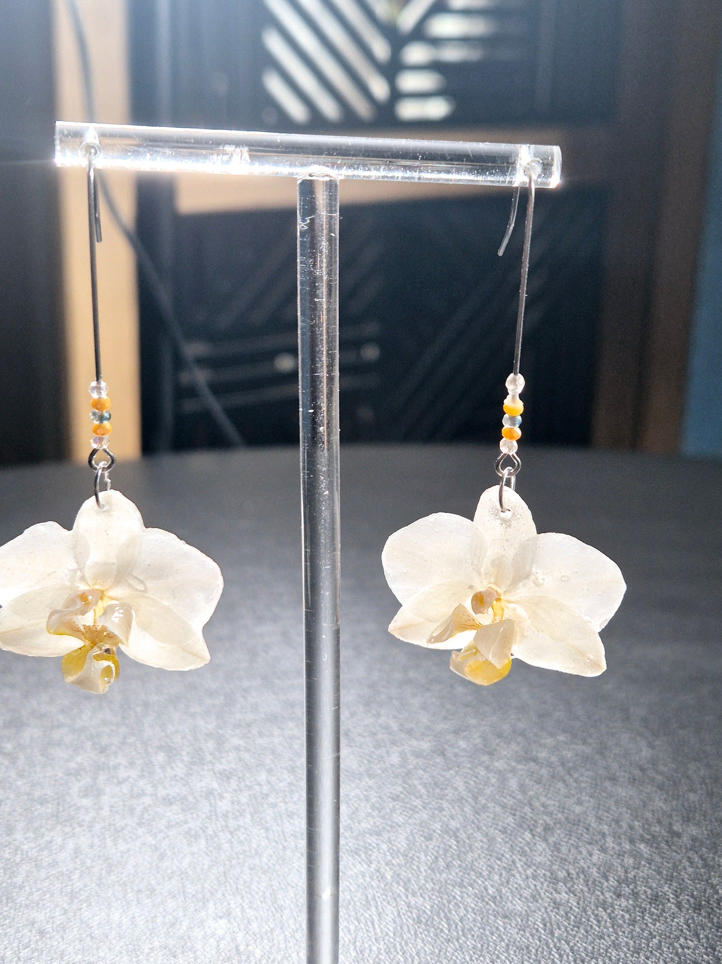 730. Boucles d'oreilles " Les Orchidées blanches"