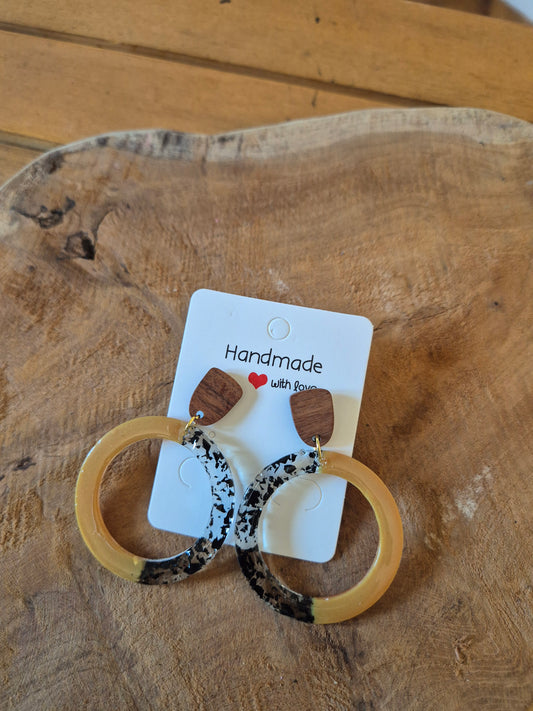 710." Couleur moutarde"