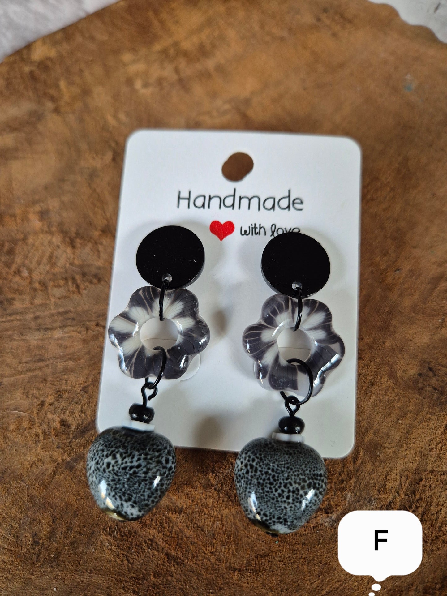 674. " Mes petits cœurs"