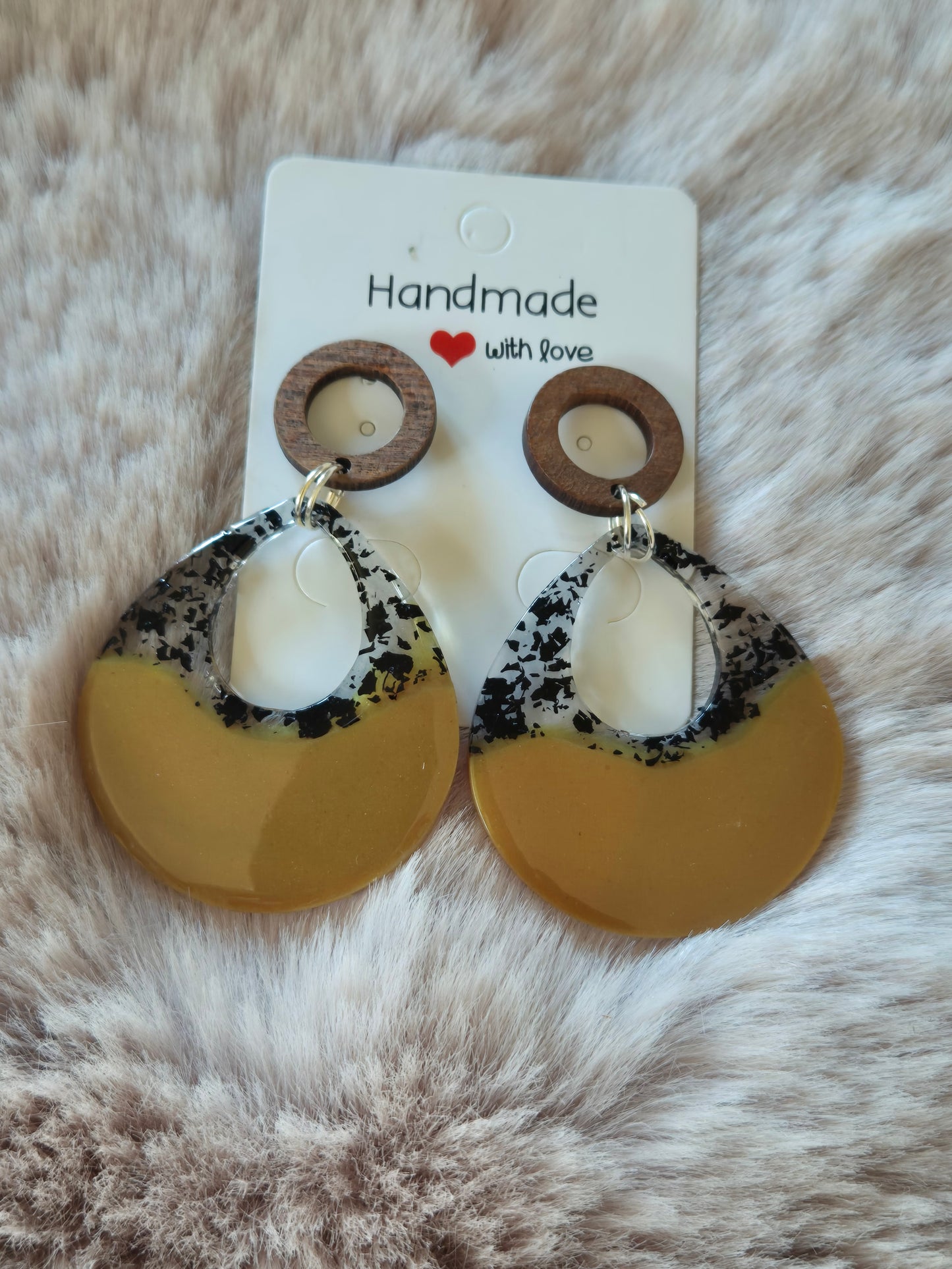 709. " Couleur moutarde "